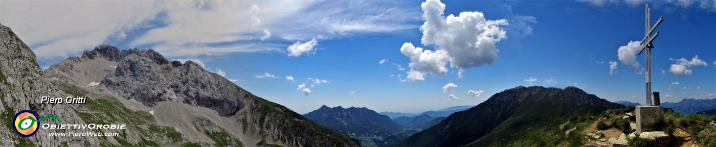 05 Dalla Bocchetta di Corna Piana (2078 m)  verso Mandrone d'Arera e Passo di Gabbia.jpg